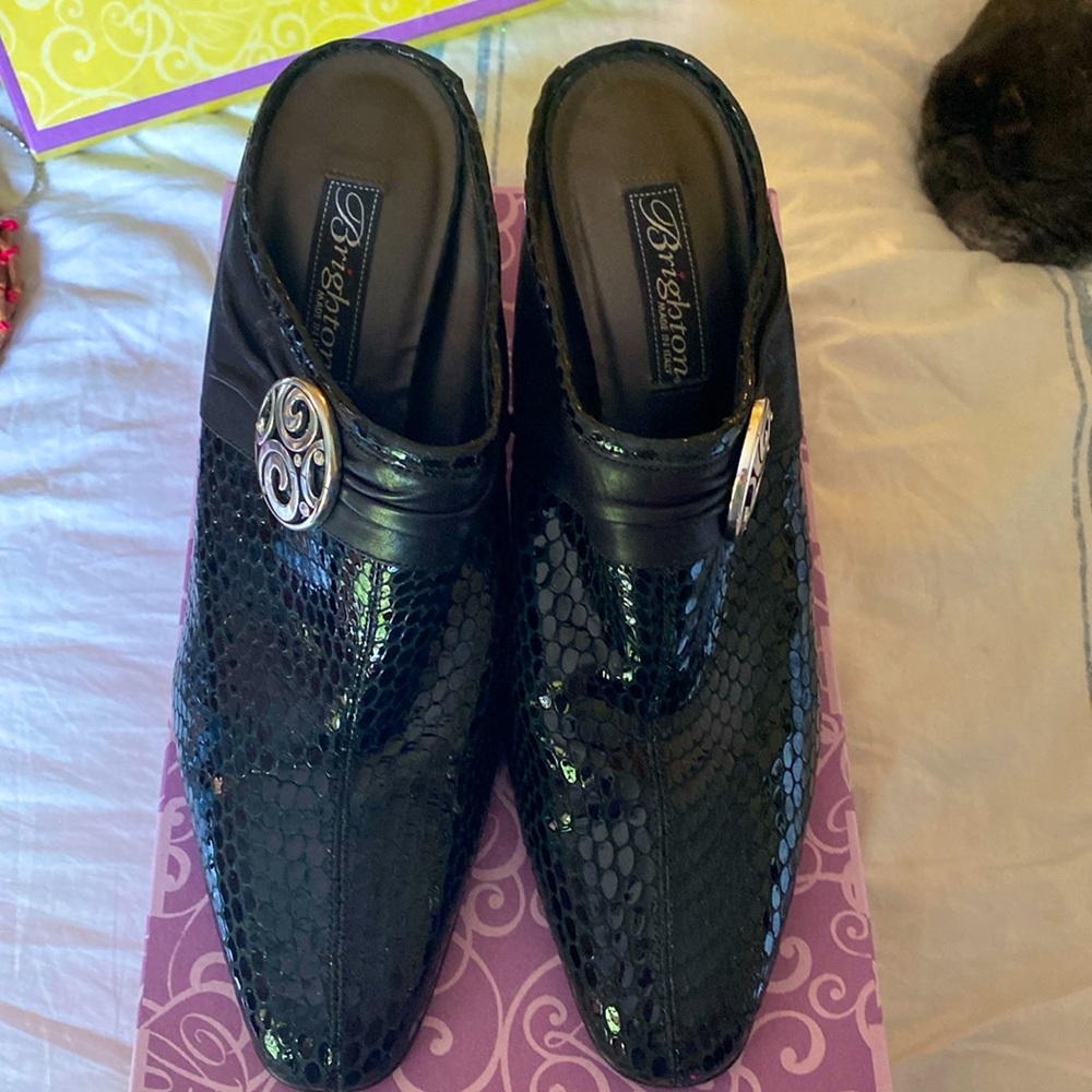 SIZE 8 1/2 BLACK BRIGHTON SHOES